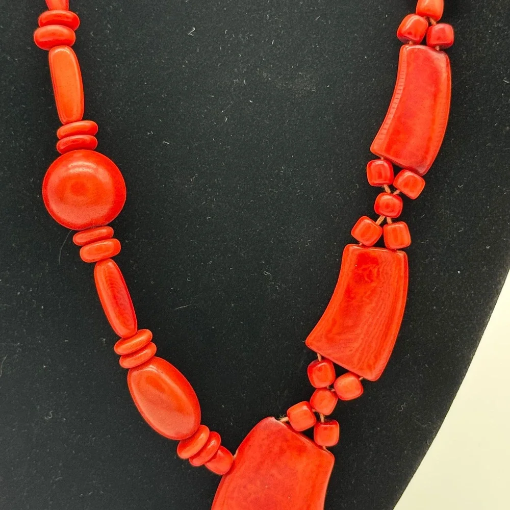 Vtg 1980s Chunky Red Asymmetrical Statement Necklace Artsy Resin Fringe 16